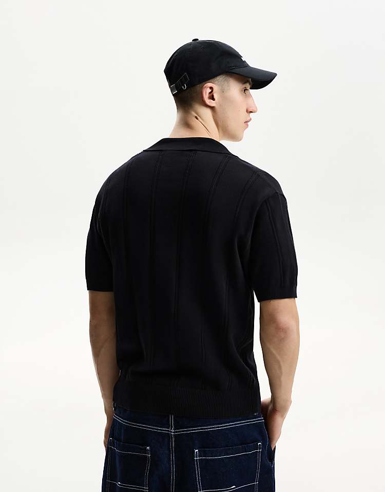 https://images.asos-media.com/products/bershka-textured-short-sleeve-polo-shirt-in-black/209126962-2?$n_750w$&wid=750&fit=constrain