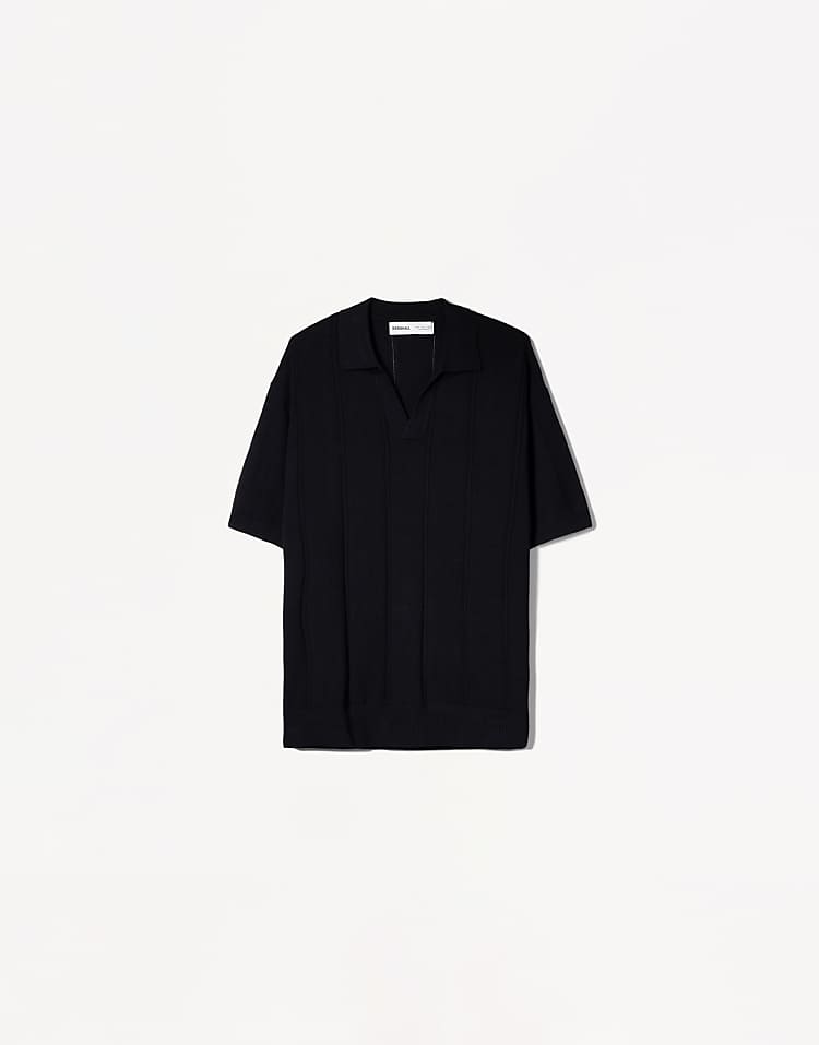 https://images.asos-media.com/products/bershka-textured-short-sleeve-polo-shirt-in-black/209126962-3?$n_750w$&wid=750&fit=constrain