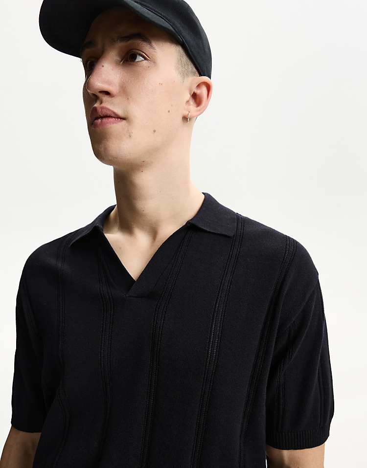 https://images.asos-media.com/products/bershka-textured-short-sleeve-polo-shirt-in-black/209126962-4?$n_750w$&wid=750&fit=constrain