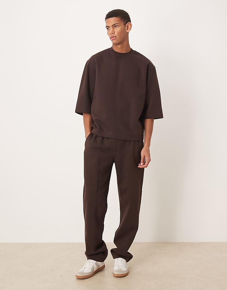 https://images.asos-media.com/products/asos-design-straight-leg-jogger-with-pleats-in-brown/209250923-2?$n_750w$&wid=750&fit=constrain