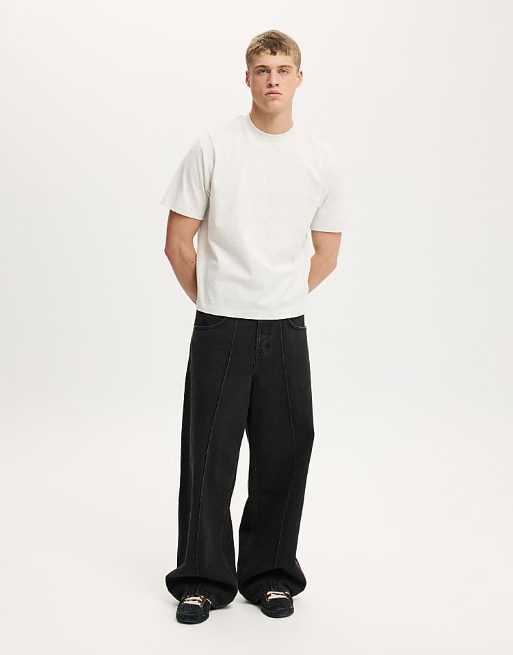 https://images.asos-media.com/products/cotton-on-cropped-fit-t-shirt-in-off-white/209287956-2?$n_750w$&wid=750&fit=constrain