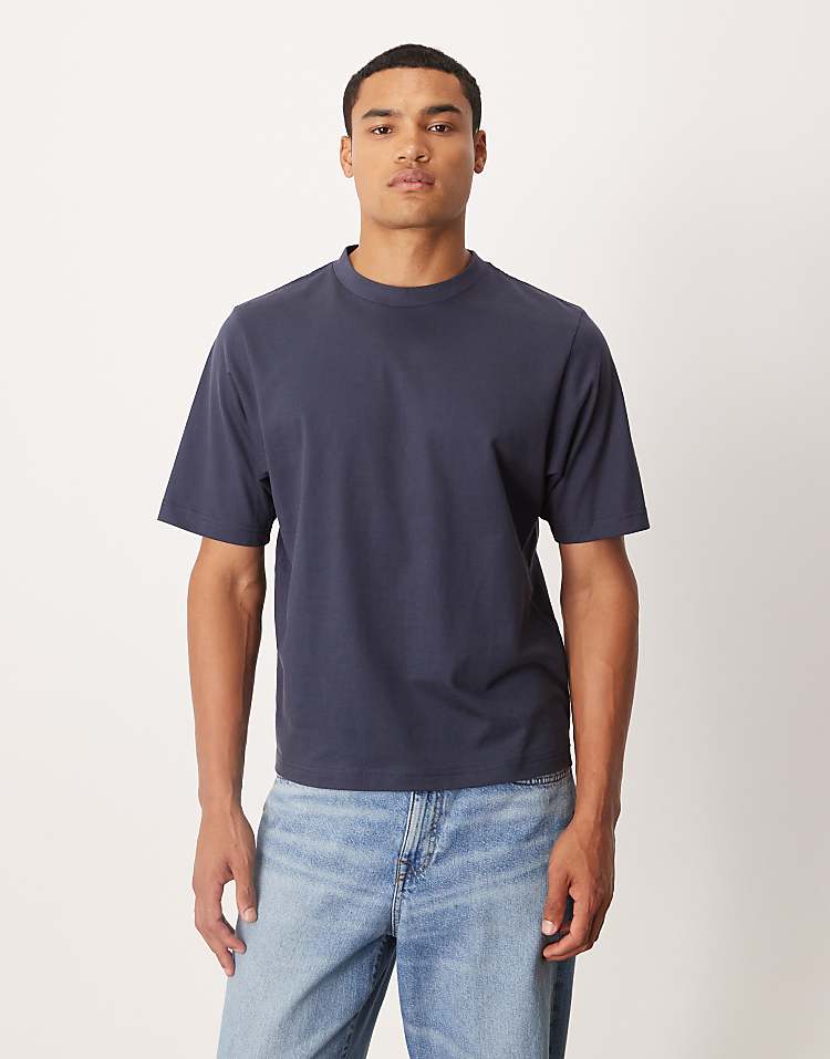 https://images.asos-media.com/products/cotton-on-cropped-fit-t-shirt-in-navy/209288034-1-navy?$n_750w$&wid=750&fit=constrain