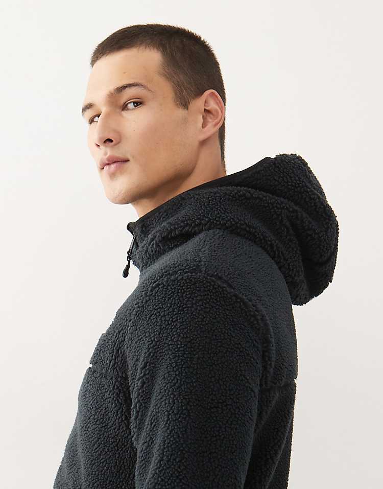 https://images.asos-media.com/products/napapijri-tynik-hooded-fleece-jacket-in-black/209295039-4?$n_750w$&wid=750&fit=constrain