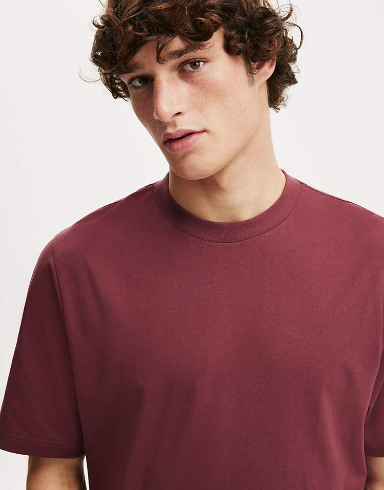 https://images.asos-media.com/products/cotton-on-cropped-fit-t-shirt-in-burgundy/209299439-3?$n_750w$&wid=750&fit=constrain