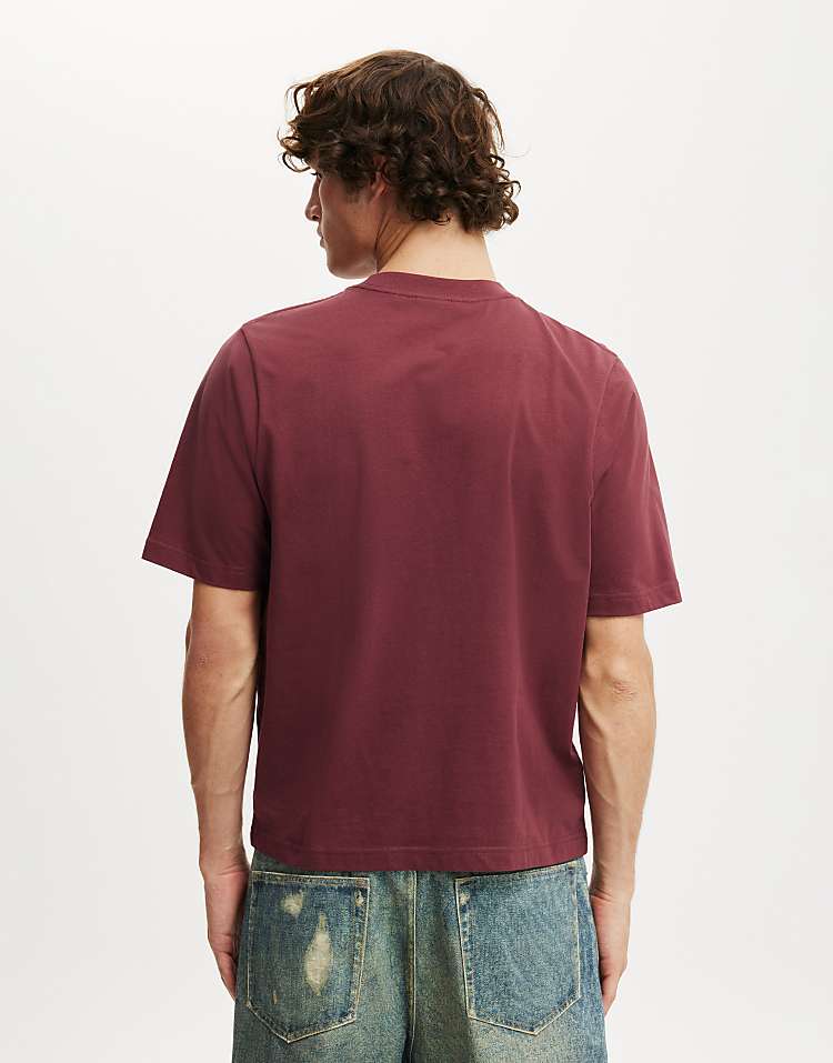 https://images.asos-media.com/products/cotton-on-cropped-fit-t-shirt-in-burgundy/209299439-4?$n_750w$&wid=750&fit=constrain