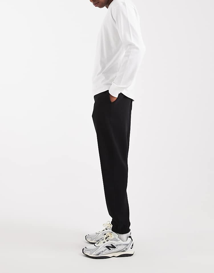 https://images.asos-media.com/products/asos-design-essentials-2-pack-tapered-jogger-in-black-and-grey-marl/209310295-3?$n_750w$&wid=750&fit=constrain