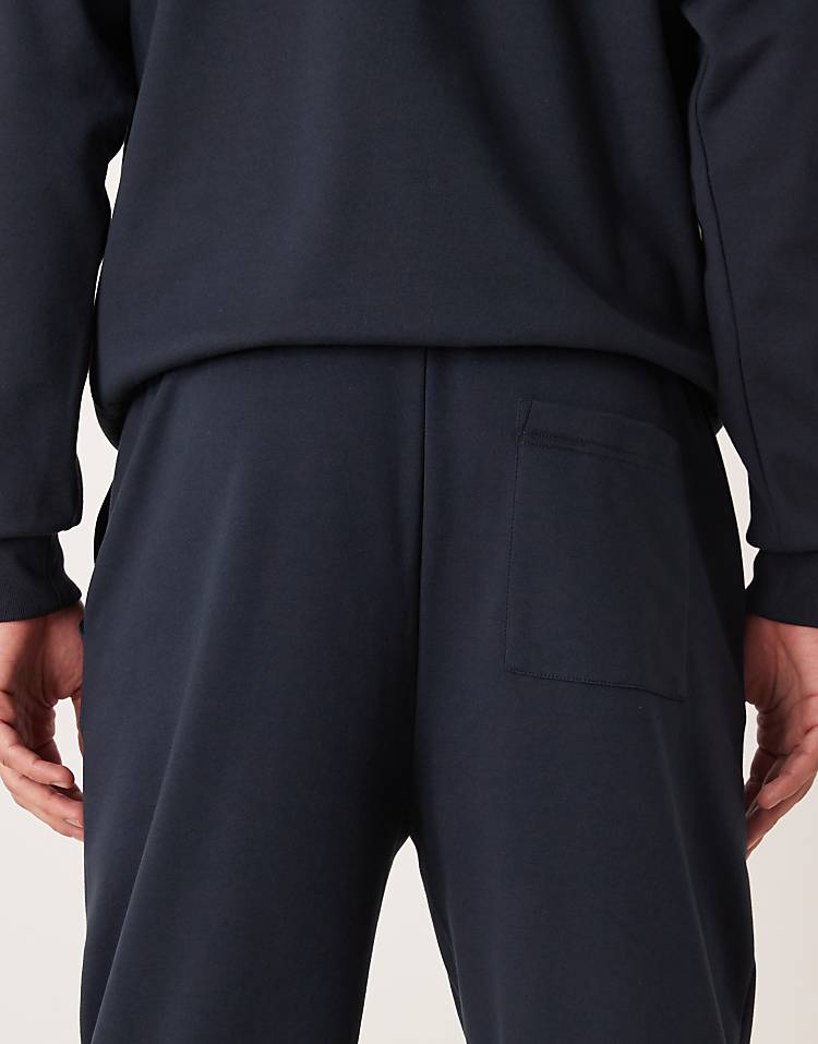 https://images.asos-media.com/products/asos-design-co-ord-breathemax-tapered-joggers-in-navy/209330921-5?$n_750w$&wid=750&fit=constrain