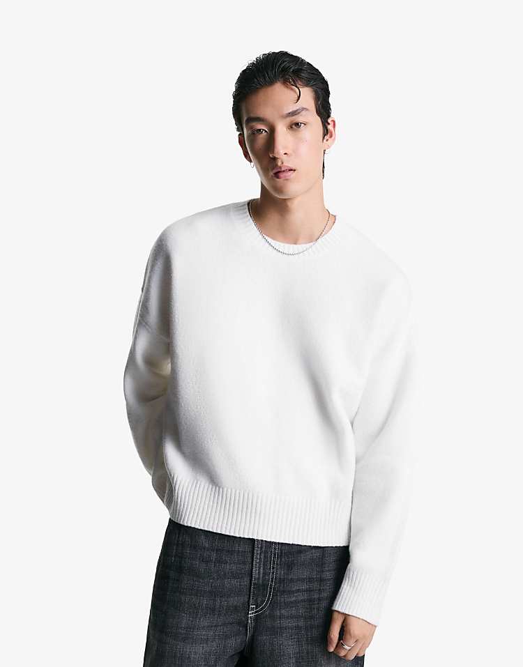 https://images.asos-media.com/products/bershka-cropped-jumper-in-white/209363590-1-white?$n_750w$&wid=750&fit=constrain