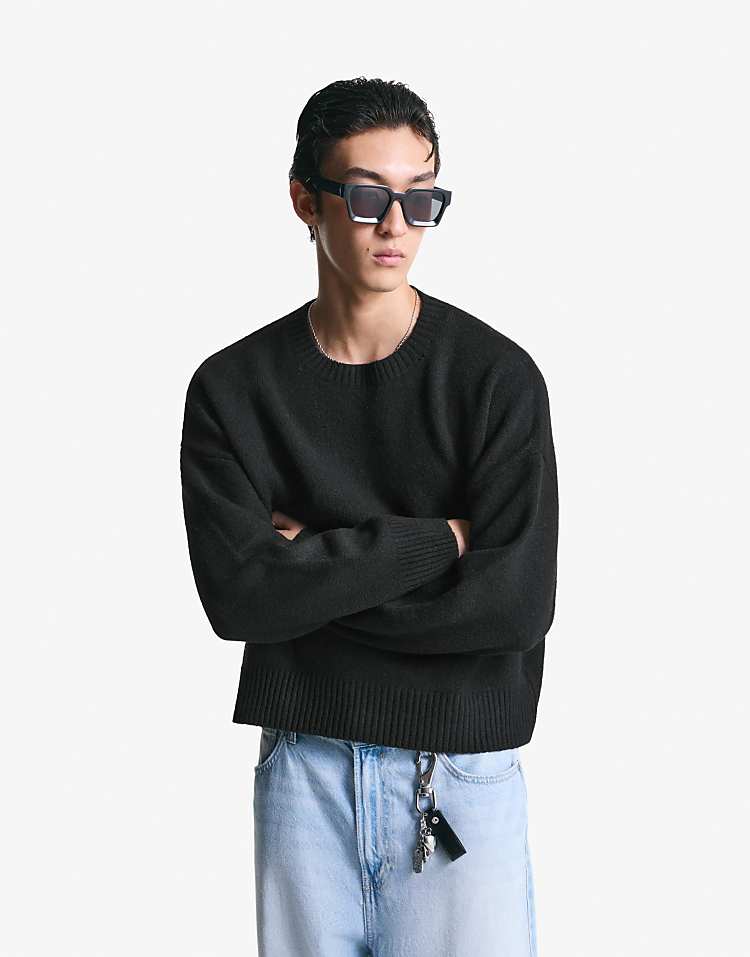 https://images.asos-media.com/products/bershka-cropped-jumper-in-black/209363620-1-black?$n_750w$&wid=750&fit=constrain