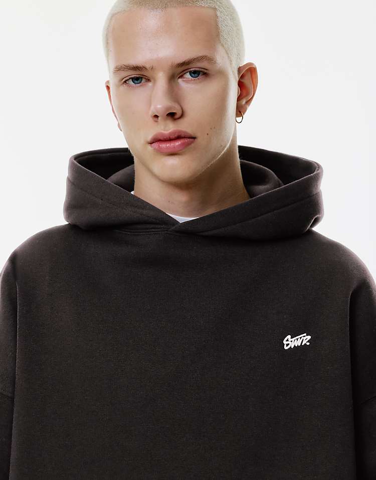 https://images.asos-media.com/products/pullbear-stwd-embroidered-logo-hoodie-in-black/209468824-4?$n_750w$&wid=750&fit=constrain
