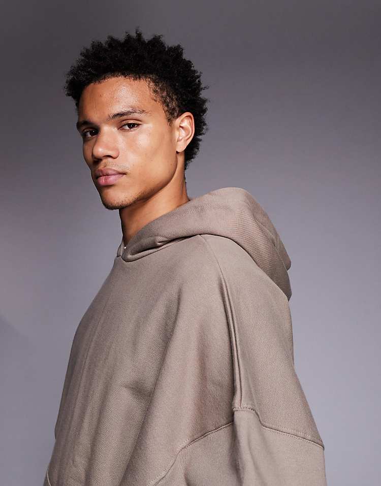 https://images.asos-media.com/products/asos-design-premium-heavyweight-oversized-hoodie-in-400gsm-in-beige/209473278-4?$n_750w$&wid=750&fit=constrain