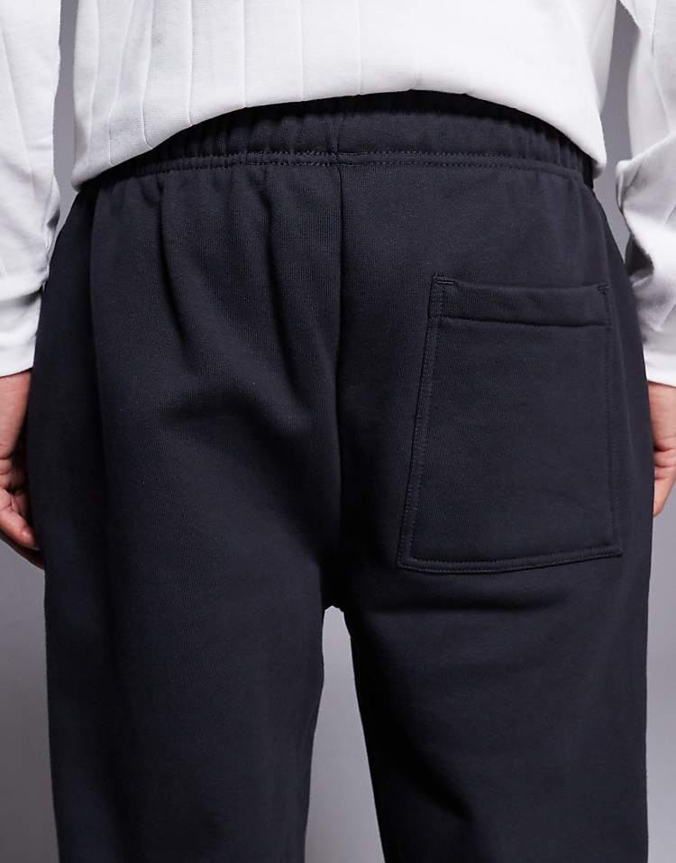 https://images.asos-media.com/products/asos-design-premium-heavyweight-straight-leg-jogger-in-400gsm-in-charcoal/209488986-4?$n_750w$&wid=750&fit=constrain