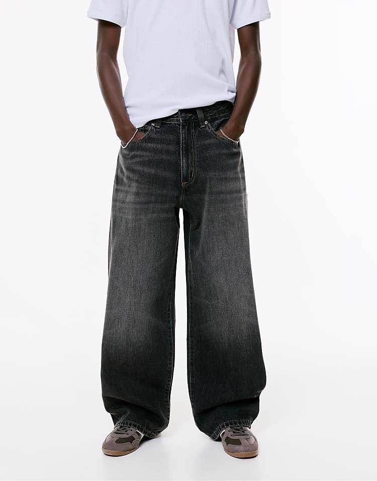 https://images.asos-media.com/products/pullbear-wide-leg-jeans-in-faded-black/209497096-4?$n_750w$&wid=750&fit=constrain