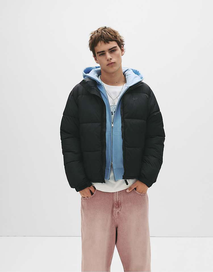 https://images.asos-media.com/products/pullbear-stwd-hooded-puffer-jacket-in-black/209497143-1-black?$n_750w$&wid=750&fit=constrain