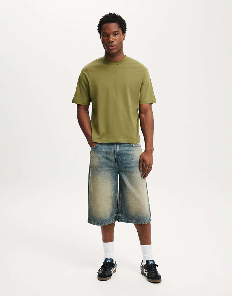 https://images.asos-media.com/products/cotton-on-cropped-fit-t-shirt-in-green/209498154-1-green?$n_750w$&wid=750&fit=constrain