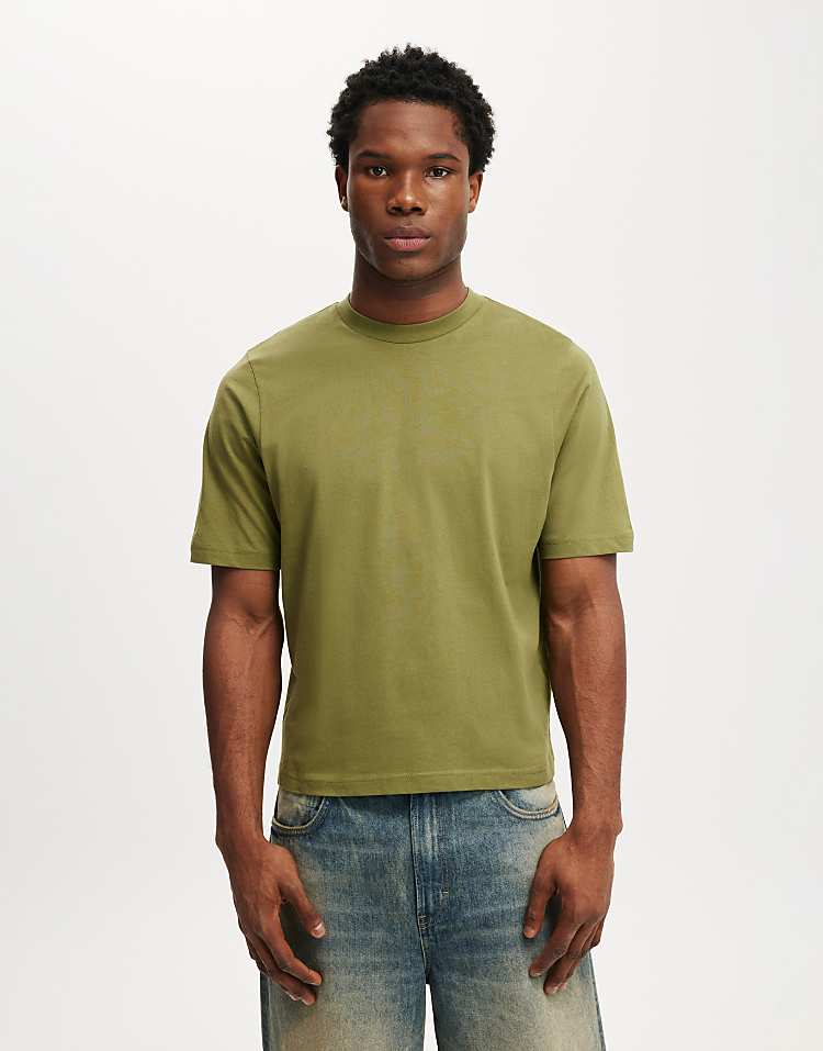 https://images.asos-media.com/products/cotton-on-cropped-fit-t-shirt-in-green/209498154-2?$n_750w$&wid=750&fit=constrain