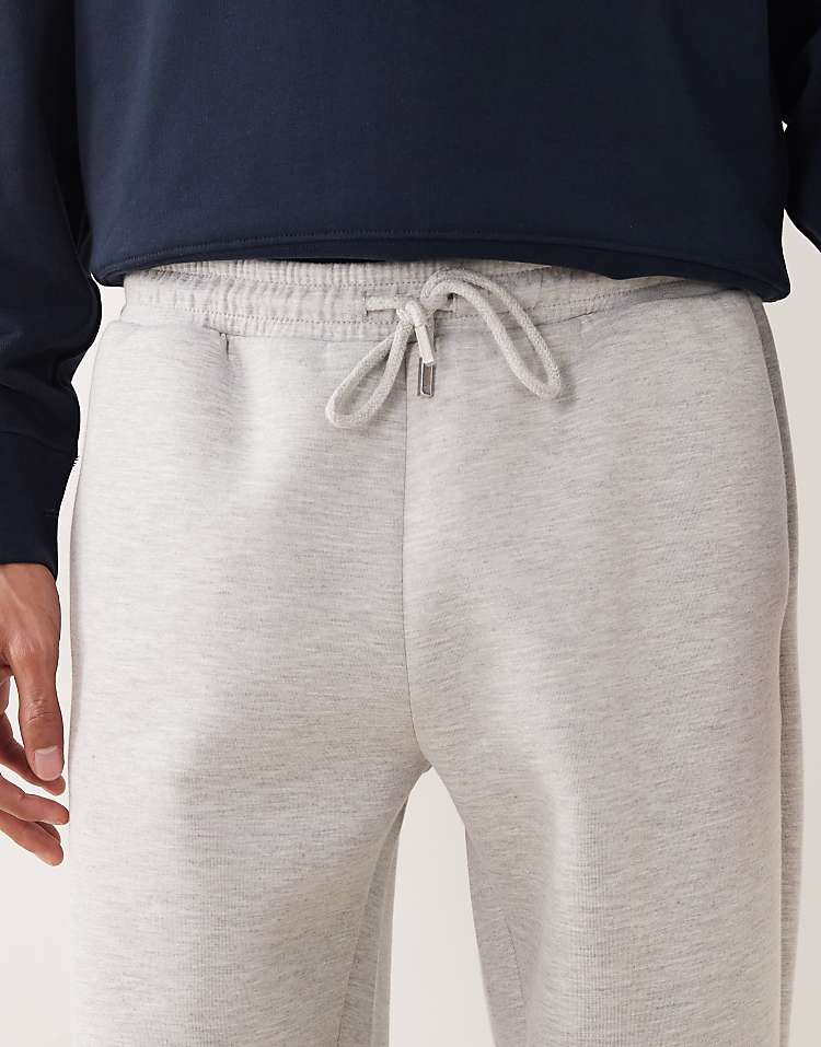 https://images.asos-media.com/products/asos-design-heavyweight-straight-leg-jogger-in-scuba-style-fabric-in-grey-marl/209523709-4?$n_750w$&wid=750&fit=constrain