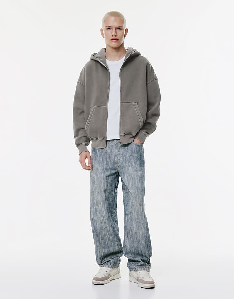 https://images.asos-media.com/products/pullbear-washed-boxy-zip-up-hoodie-in-grey/209565291-2?$n_750w$&wid=750&fit=constrain