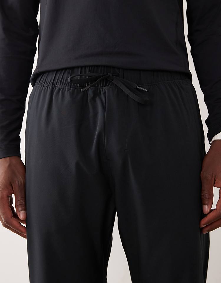 https://images.asos-media.com/products/abercrombie-fitch-ypb-cuffed-workout-joggers-in-black/209607390-3?$n_750w$&wid=750&fit=constrain
