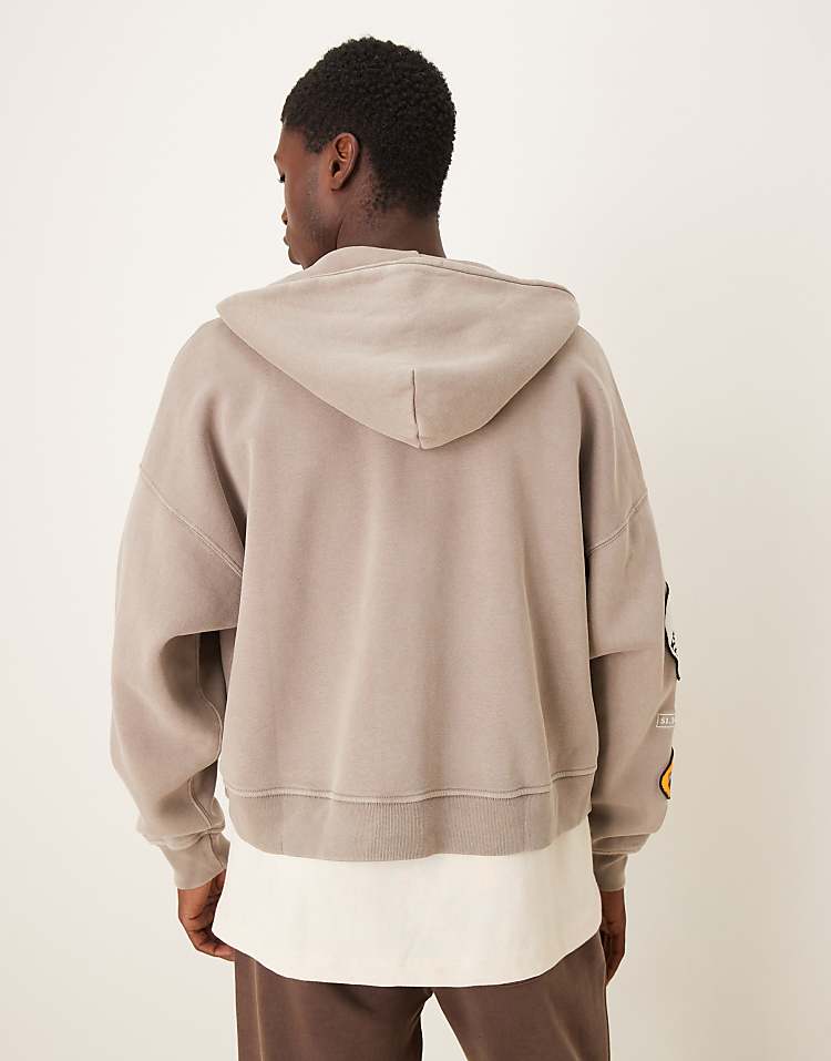 https://images.asos-media.com/products/abercrombie-fitch-f1-graphic-zip-hoodie-in-beige/209607675-3?$n_750w$&wid=750&fit=constrain