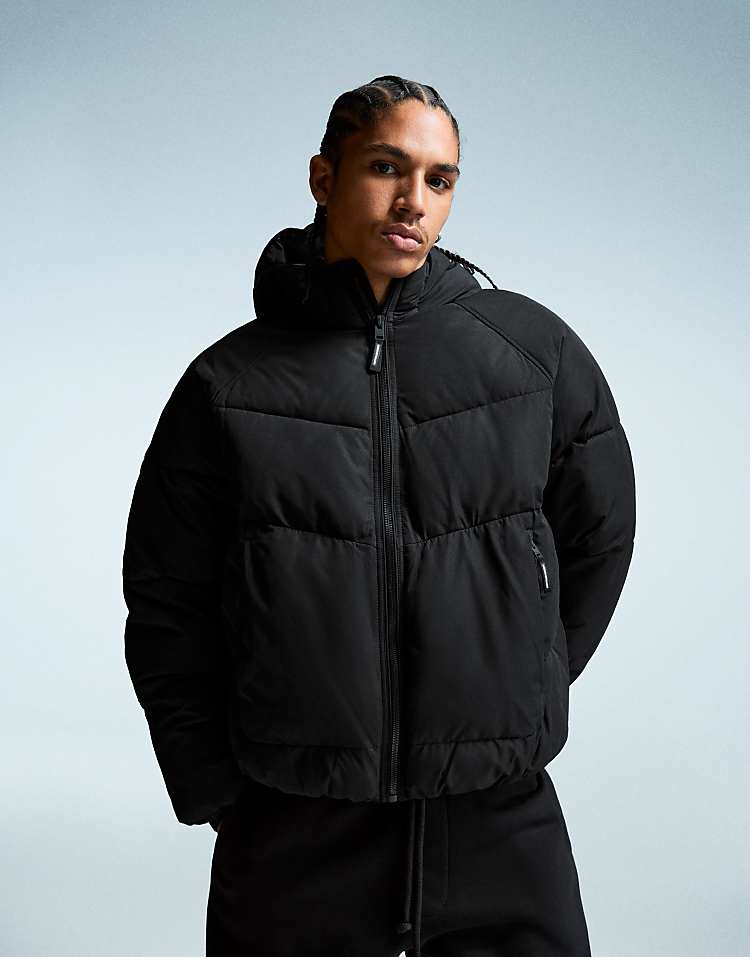 https://images.asos-media.com/products/bershka-puffer-jacket-with-hood-in-black/209631327-1-black?$n_750w$&wid=750&fit=constrain