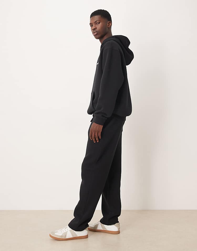 https://images.asos-media.com/products/asos-design-co-ord-oversized-jogger-with-print-in-black/209633881-3?$n_750w$&wid=750&fit=constrain
