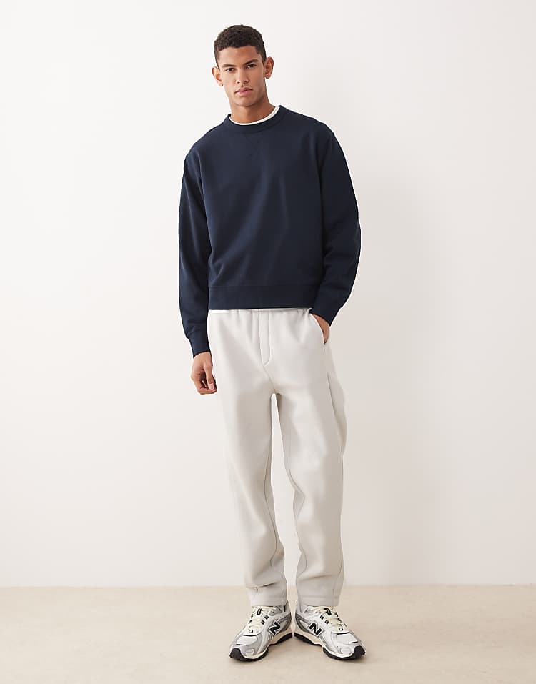 https://images.asos-media.com/products/selected-vintage-look-sweatshirt-in-navy/209881029-2?$n_750w$&wid=750&fit=constrain