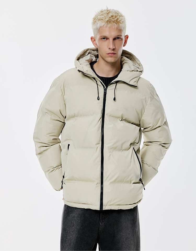 https://images.asos-media.com/products/pullbear-heat-sealed-quilted-jacket-with-hood-in-medium-grey/209982590-1-mediumgrey?$n_750w$&wid=750&fit=constrain