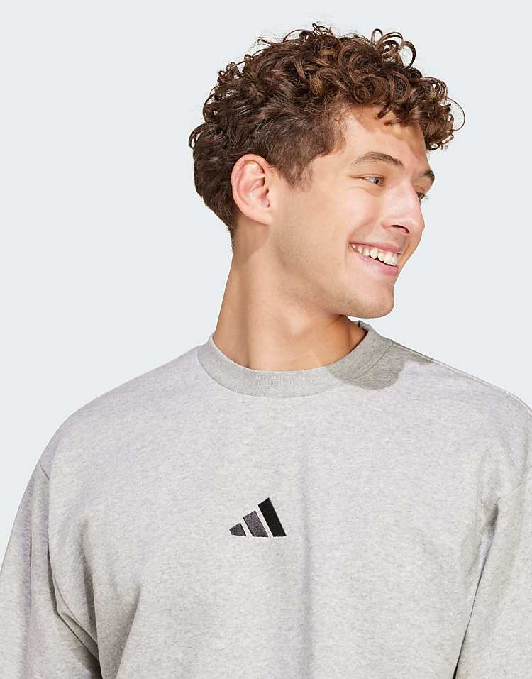 https://images.asos-media.com/products/adidas-performance-essentials-feelcozy-fleece-sweatshirt-in-medium-grey-heather-black/210012617-2?$n_750w$&wid=750&fit=constrain