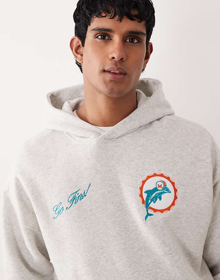 https://images.asos-media.com/products/abercrombie-fitch-nfl-dolphins-back-graphic-hoodie-in-light-grey/210036223-5?$n_750w$&wid=750&fit=constrain