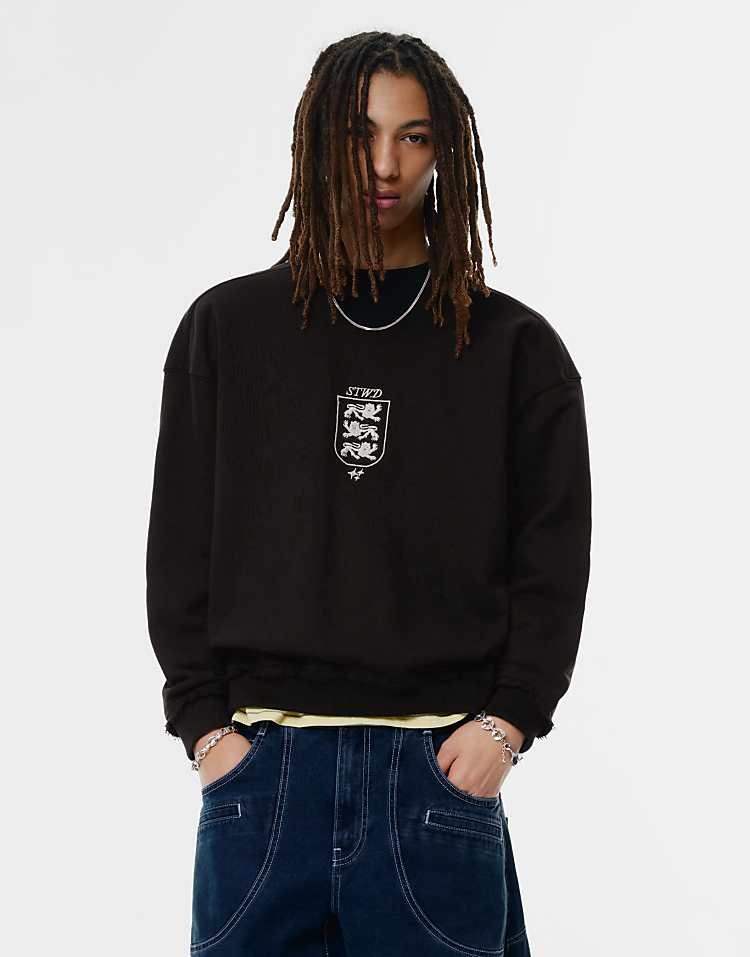 https://images.asos-media.com/products/pullbear-stwd-embroidered-sweatshirt-in-black/210063701-1-black?$n_750w$&wid=750&fit=constrain