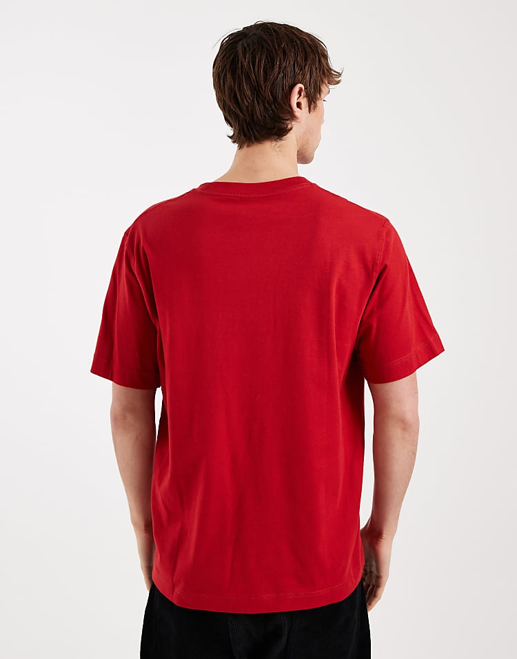 https://images.asos-media.com/products/jack-jones-orginals-front-logo-t-shirt-in-red/210230785-3?$n_750w$&wid=750&fit=constrain