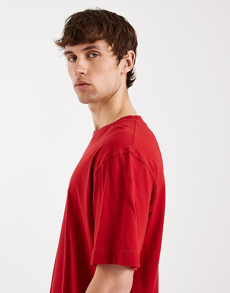 https://images.asos-media.com/products/jack-jones-orginals-front-logo-t-shirt-in-red/210230785-4?$n_750w$&wid=750&fit=constrain