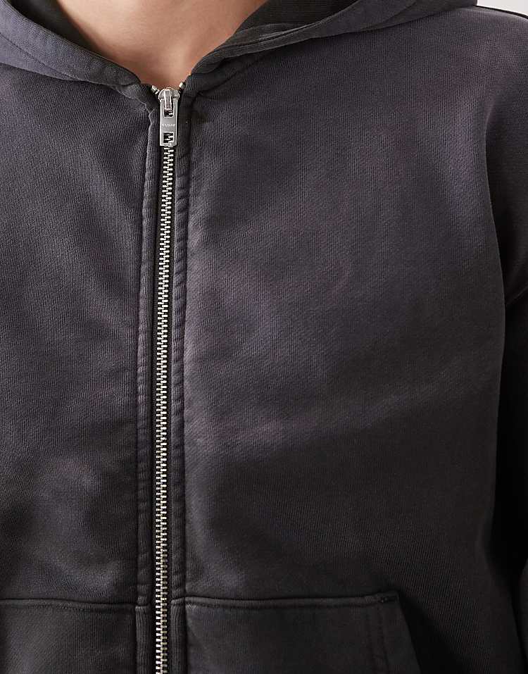 https://images.asos-media.com/products/weekday-shrunken-zip-hoodie-in-washed-black/210242609-4?$n_750w$&wid=750&fit=constrain