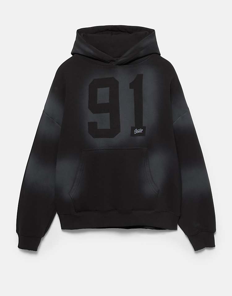 https://images.asos-media.com/products/pullbear-black-stwd-91-hoodie-in-black/210412553-3?$n_750w$&wid=750&fit=constrain