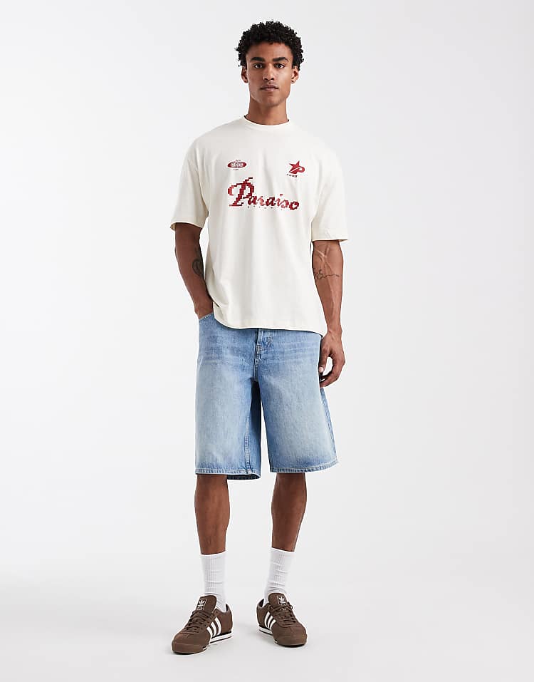 https://images.asos-media.com/products/asos-design-oversized-t-shirt-with-football-placement-in-off-white/210521602-2?$n_750w$&wid=750&fit=constrain