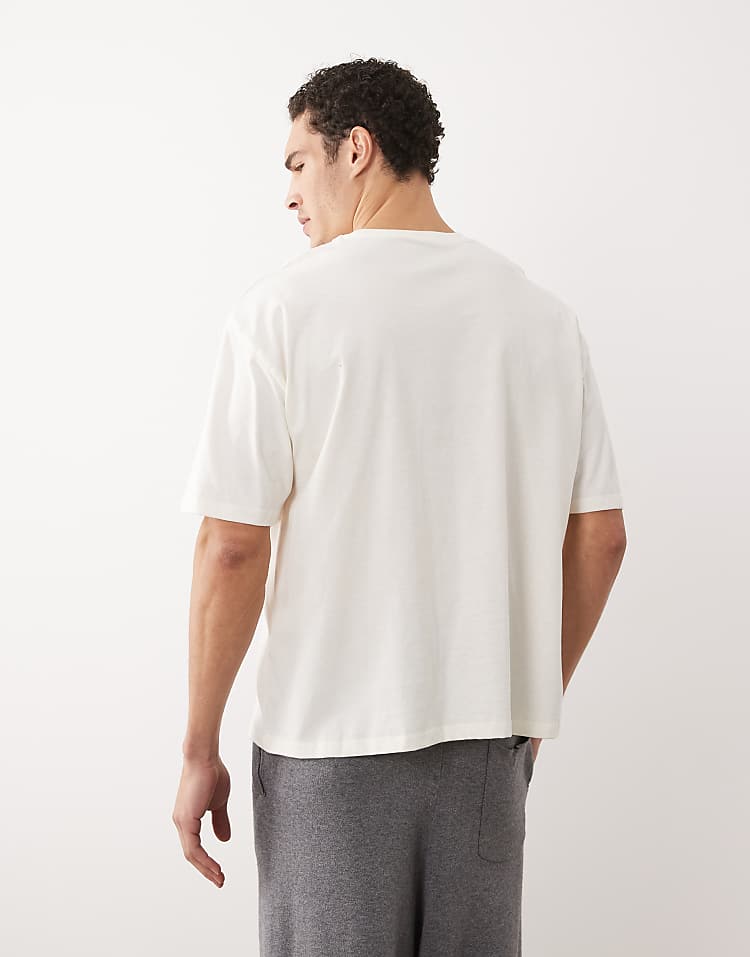 https://images.asos-media.com/products/asos-design-boxy-oversized-t-shirt-with-gym-graphic-in-cream/210562329-5?$n_750w$&wid=750&fit=constrain
